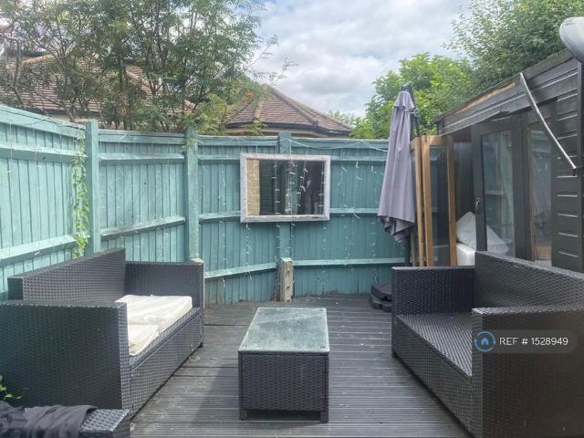 House for rent in Pachesham Park, Surrey