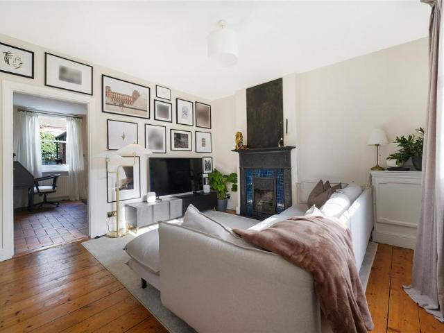 House for rent in London Borough of Ealing, Greater London