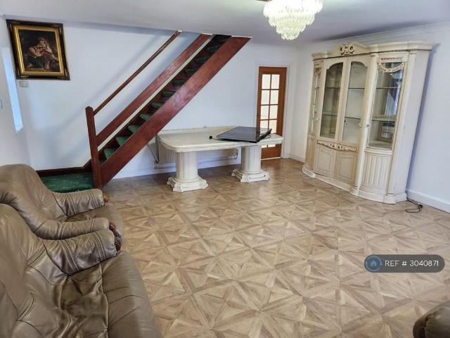 House for rent in London Borough of Ealing, Greater London