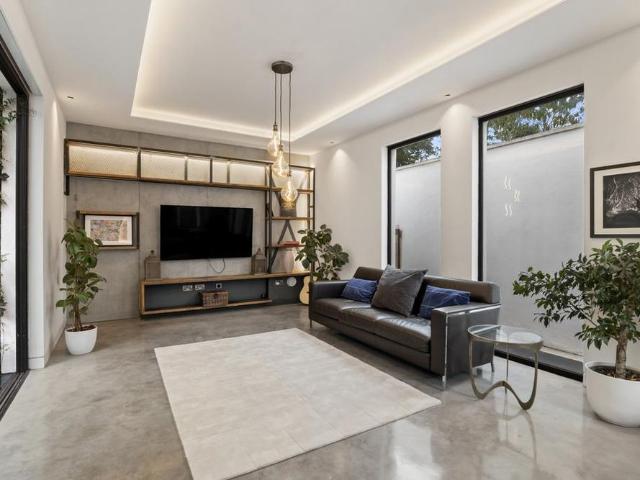 House for rent in Newington Green, Greater London