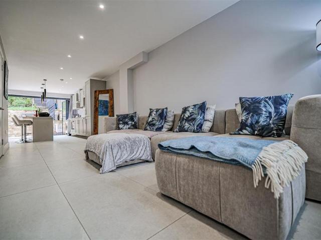 House for rent in Bourne End, Pouchen End