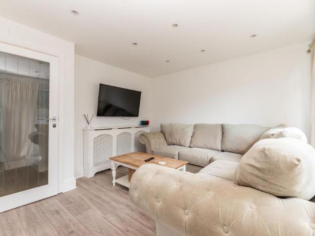 House for rent in Row Town, Surrey