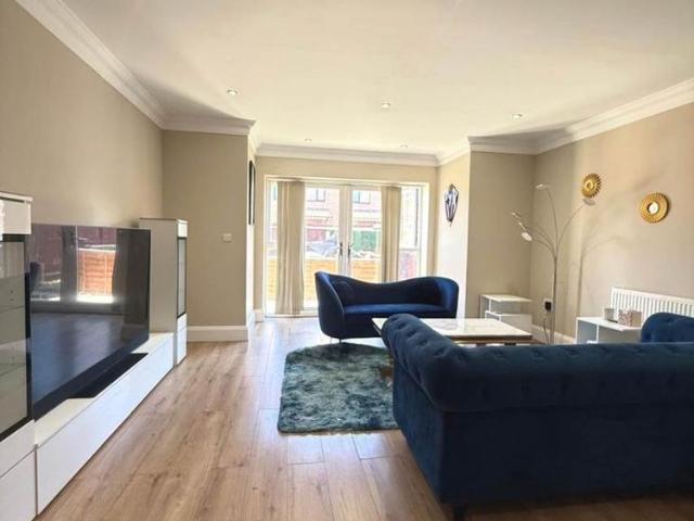 House for rent in Lower Halliford, Surrey