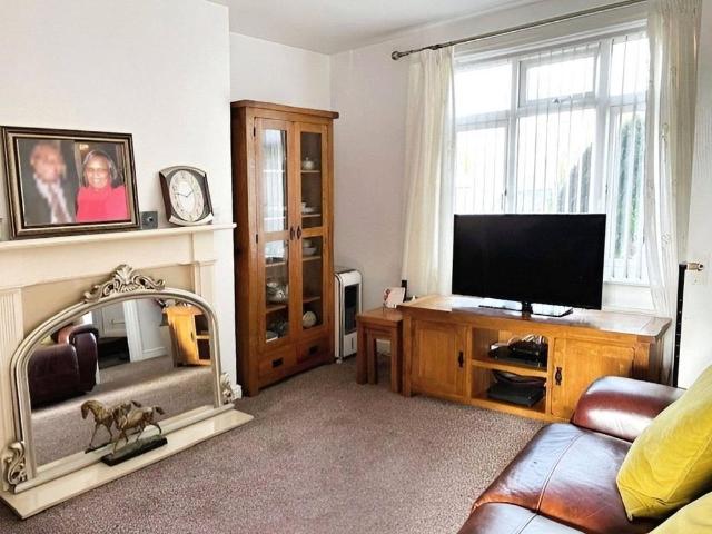 House for rent in Dixons Green, West Midlands