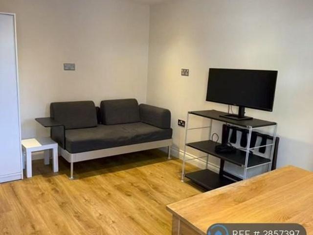House for rent in Poplar Grove, Greater London
