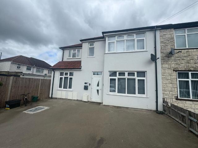 House for rent in London Borough of Ealing, Greenford