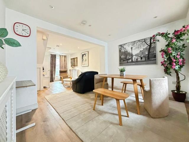 House for rent in London Borough of Hounslow, Greater London