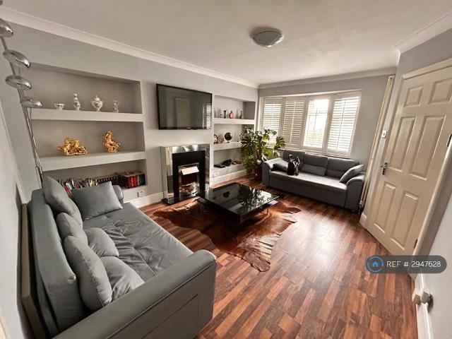 House for rent in Charlton, Greater London