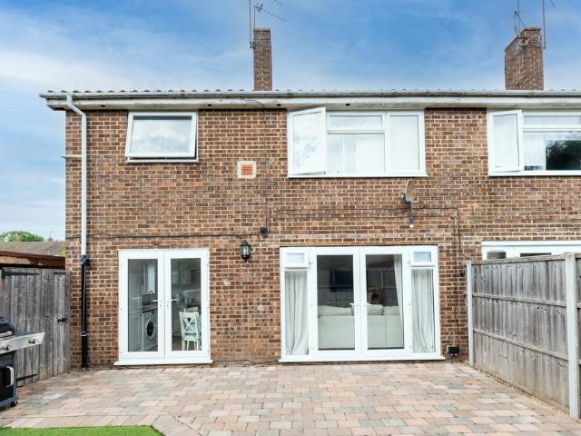 House for rent in Row Town, Surrey