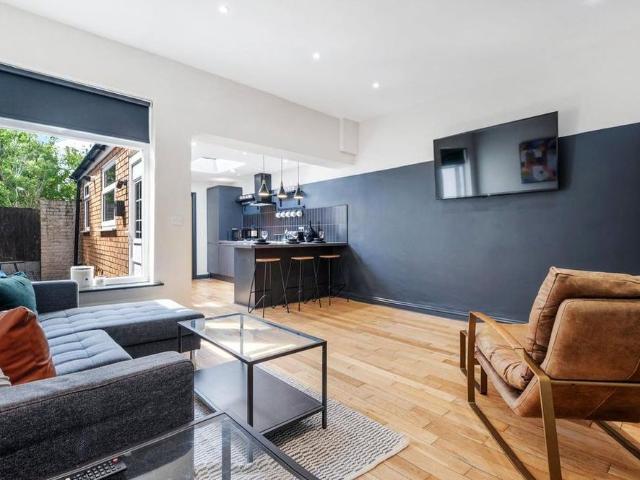 House for rent in Calderstones