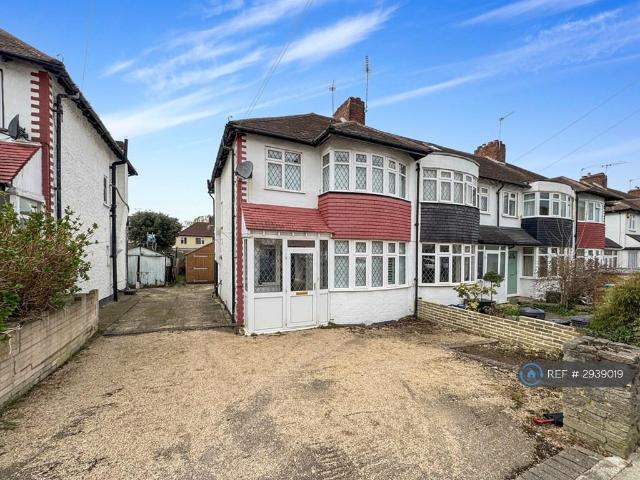House for rent in Whitton, Greater London