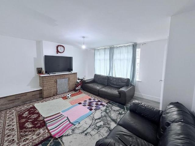 House for rent in Clifton, City of Nottingham
