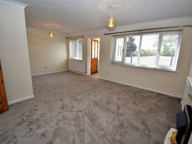 House for rent in Elm Park, Greater London
