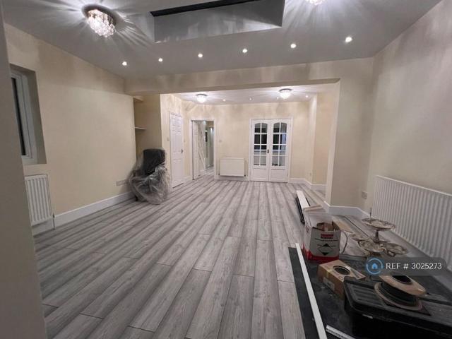 House for rent in Royal Borough of Kingston upon Thames, Greater London
