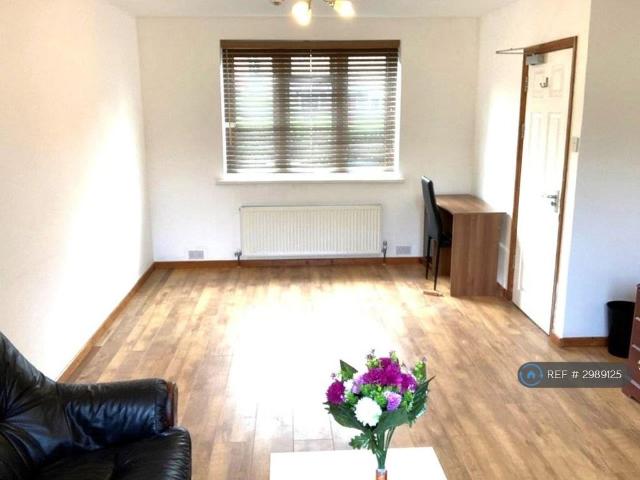 House for rent in Cottenham Park, Greater London