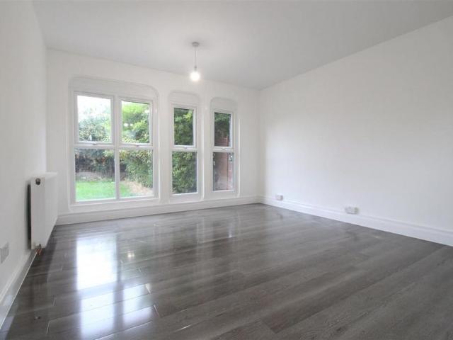 House for rent in Roundhills, Epping Forest