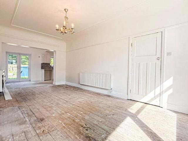 House for rent in Calderstones