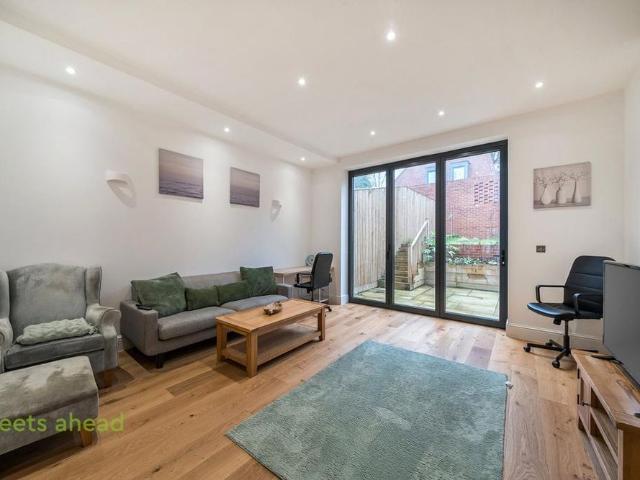 House for rent in London Borough of Croydon, Greater London