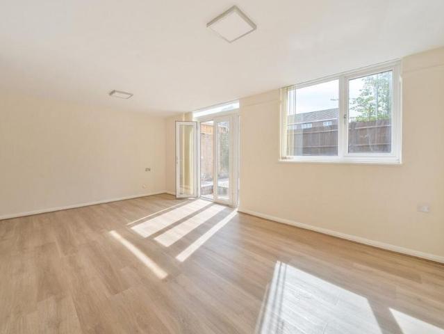 House for rent in London Borough of Lewisham, Lower Sydenham