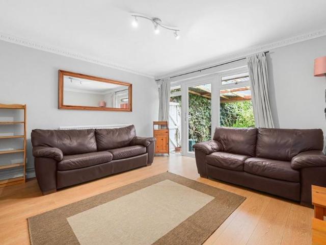 House for rent in Mapesbury, Greater London
