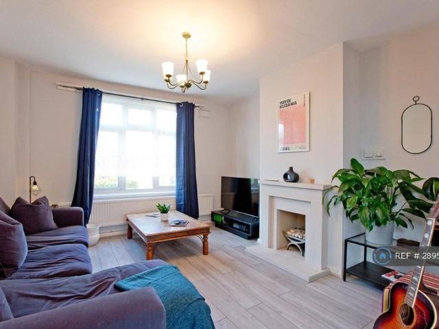 Room for rent in Tower Gardens Estate, Greater London