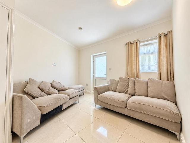 House for rent in London Borough of Ealing, Greater London