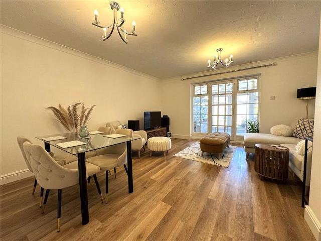 House for rent in Heol-las, Surrey