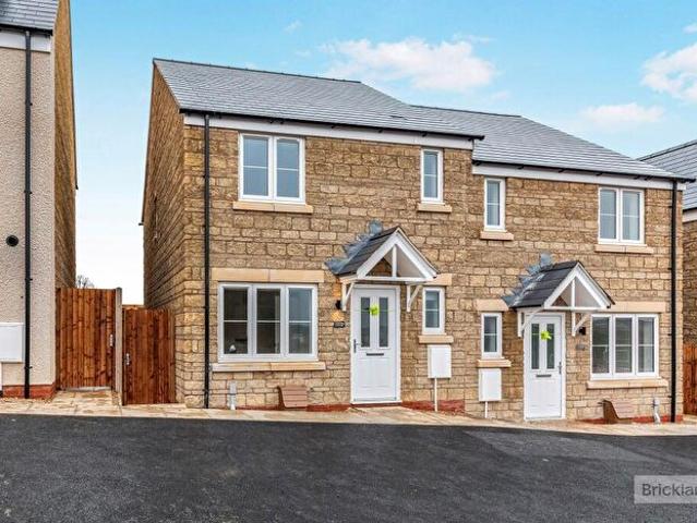 Apartment for rent in Priors Hall Park, Weldon
