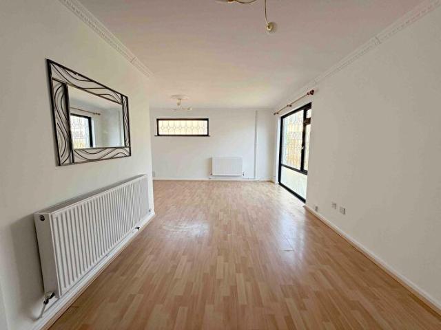 Apartment for rent in Nangreaves, Wales