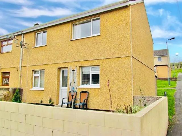 Apartment for rent in Pontlottyn, Wales