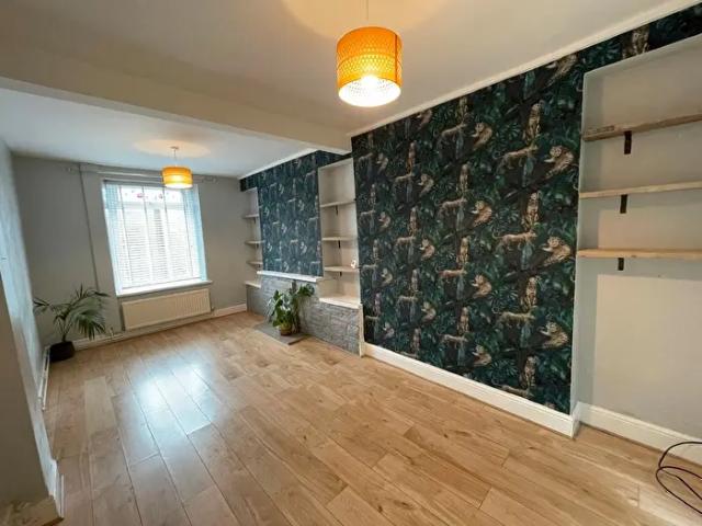 Apartment for rent in Resolven