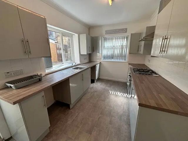 Apartment for rent in Penrhiwceiber, Wales
