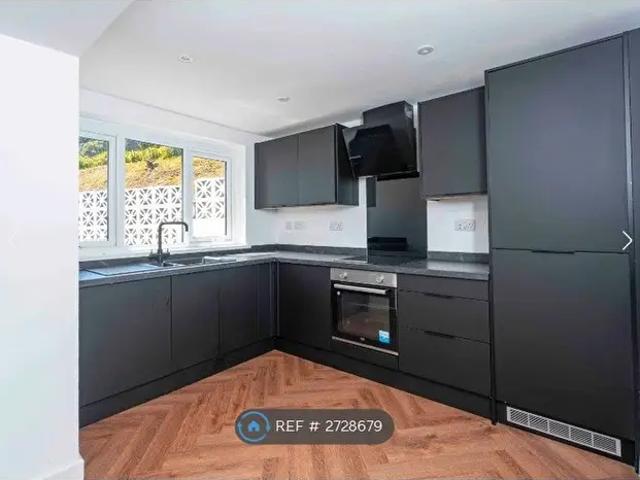 Apartment for rent in Dyffryn Clydach, Neath Abbey