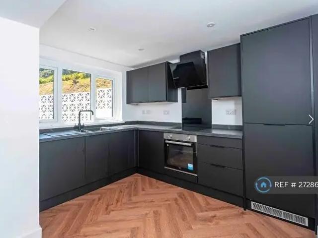 Apartment for rent in Dyffryn Clydach, Neath Abbey