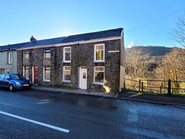 Apartment for rent in Llwyn-y-pia, Ystrad