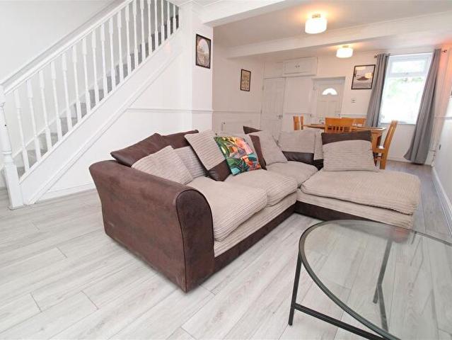 Apartment for rent in Sirhowy, Wales
