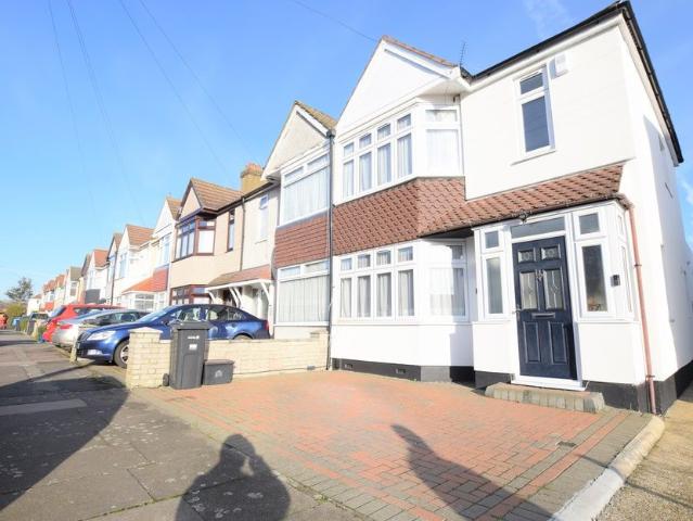 House for rent in Fairlop, Greater London
