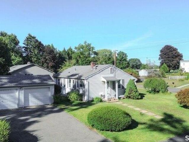 House for sale in Hazardville, Enfield