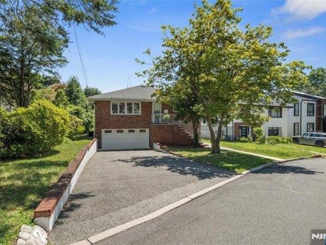 House for sale in Englewood Cliffs, New Jersey