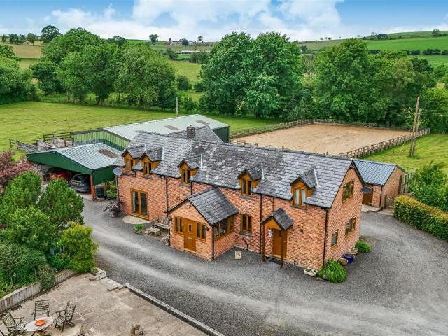 House for sale in Llanfair Caereinion, Wales