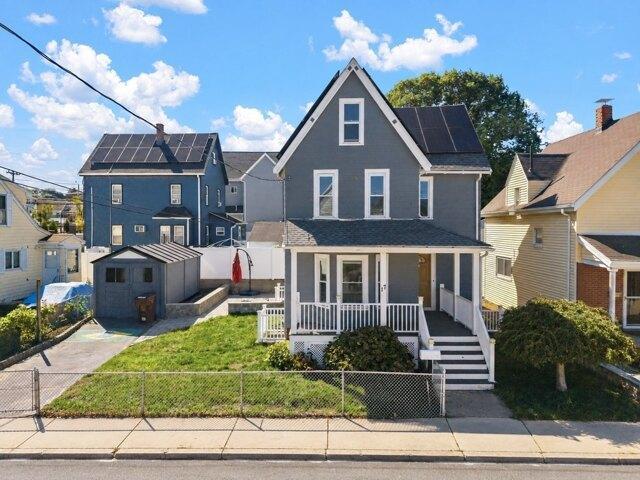 House for sale in Everett, Middlesex County