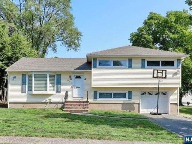House for sale in Fair Lawn, New Jersey