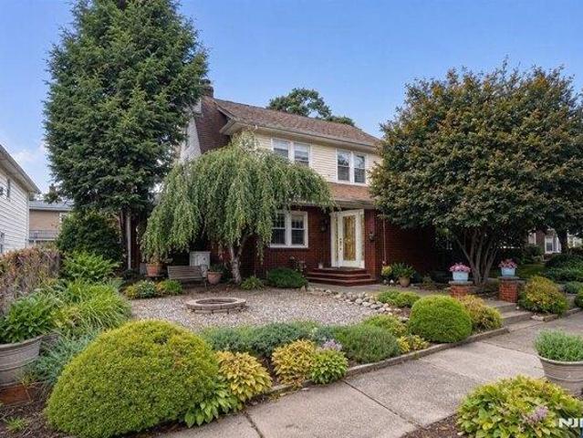 House for sale in Fair Lawn, New Jersey
