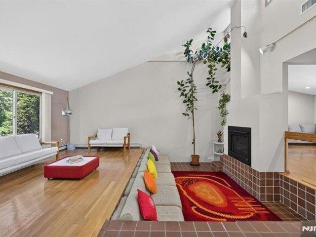 House for sale in Fair Lawn, New Jersey