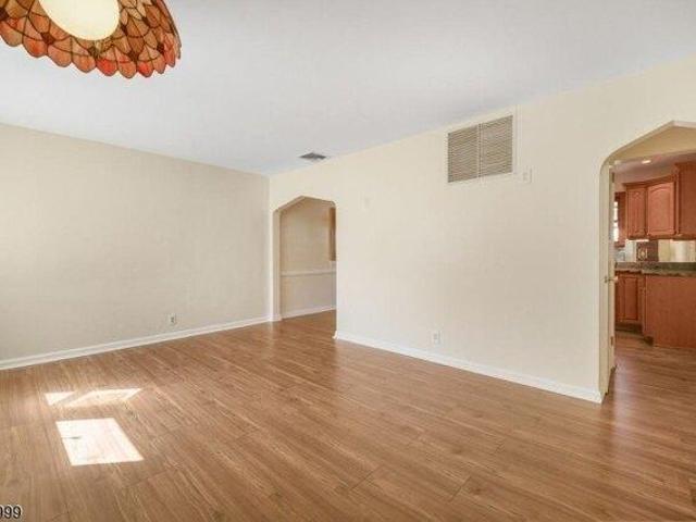 House for sale in Fair Lawn, New Jersey