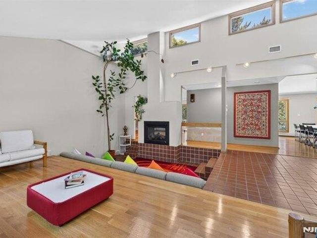 House for sale in Fair Lawn, New Jersey