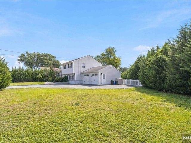House for sale in Fairfield, New Jersey