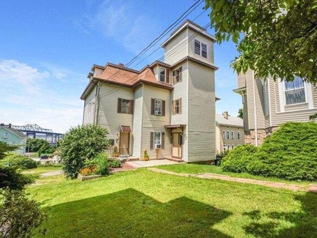 Condo for sale in Bristol, Massachusetts