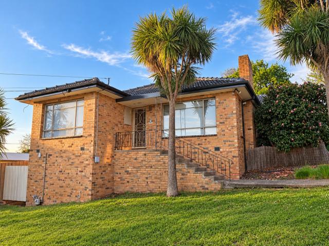 House for rent in Mooroolbark Heights Estate, Melbourne