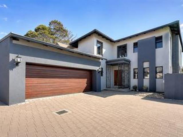 House for sale in Waterkloof, Gauteng